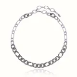 Gargantilla plateada con eslabones tipo fígaro y eslabones gruesos con incrustaciones de strass.