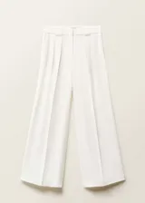 Pantalon de vestir de tiro bajo con diseño recto y holgado. Presenta detalle de pinzas en la parte frontal, cierre oculto con tapeta, trabillas para cinturón y bolsillos laterales.