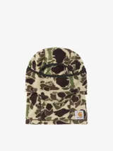Máscara tipo pasamontañas Carhartt confeccionada en tejido polar con estampado de camuflaje. Presenta un diseño de cobertura total con abertura para los ojos y etiqueta cuadrada de la marca aplicada en el lateral.