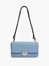 Cartera mensajera Tommy Jeans de acabado granulado en color celeste, con cierre de pinza metálico y correa ajustable.
