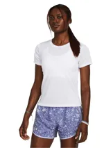 Remera deportiva de manga corta Under Armour, confeccionada en tejido técnico ligero y transpirable con tecnología de secado rápido. Presenta un diseño de cuello redondo y corte clásico, con el logo de la marca sutilmente aplicado en el frente inferior.