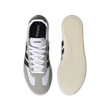 Championes Adidas Bareeda Decode, color blanco con detalles en negro y gris. Presentan las tres tiras características de la marca en color negro y suela color crema.