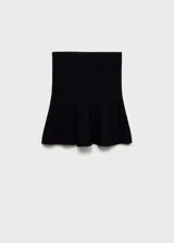 Top bandeau negro de tejido de punto fino con corte peplum. Diseño sin mangas y hombros descubiertos, ideal para eventos y fiestas.