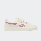 Championes Reebok modelo Court Advance Vulc, color blanco con detalles en rosado, diseño clásico de lona con suela vulcanizada.