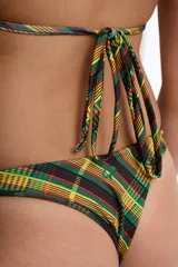 Bombacha de bikini con estampa a cuadros estilo tartán en tonos negro, verde, amarillo y rojo, con tiras laterales para ajustar y detalle de bordado.