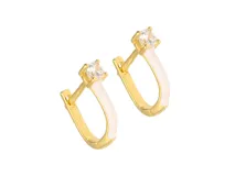 Aros tipo argolla de plata 925 con baño de oro, esmaltados en color blanco y con circonia engarzada.