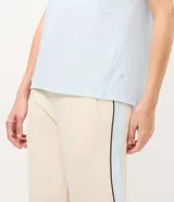 Remera deportiva Get Over de manga corta y cuello redondo, confeccionada en poliamida y elastano.