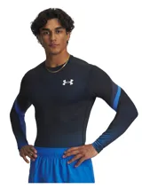 Remera de compresión de manga larga Under Armour, diseñada con tecnología HeatGear para absorción de sudor y secado rápido. Presenta un diseño ajustado al cuerpo en color negro con detalles en azul degradado en las mangas y el logo de la marca en el pecho.