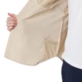 Camisa de manga larga Columbia modelo Silver Ridge 3.0, de color beige, con cuello clásico, cierre frontal de botones, bolsillos en el pecho y aberturas de ventilación.
