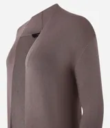 Cardigan alargado de punto marca Cortelle, color marrón, abierto al frente, de manga larga y con bolsillos aplicados.