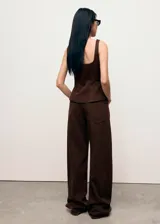 Top marrón sin mangas, con escote cuadrado, tirantes anchos y diseño evasé de algodón estilo denim.