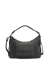 Cartera hobo Hush Puppies modelo V26Lf Dover color negro, confeccionada en cuero sintético, con un bolsillo frontal con solapa y cierre magnético, herrajes metálicos en tono bronce envejecido y correa corta para el hombro.