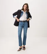 Pantalón de jean Marfinno en color azul, de corte recto y cintura mediana, con diseño clásico de cinco bolsillos y trabillas para cinturón.