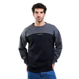 Buzo Volcom de cuello redondo en combinación de colores gris y negro, con diseño en bloques y el logo de la marca bordado en el pecho.