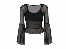 Blusa de tul negro con diseño de doble capa, que incluye un top interior tipo musculosa con escote cruzado y una capa exterior transparente de manga larga acampanada y ruedo con volados.