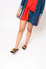 Short de jean azul de tiro alto.