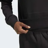 Buzo con capucha Adidas Essentials, color negro con logo del trifolio bordado en blanco en el pecho. Cuenta con bolsillo tipo canguro, puños y dobladillo acanalados, y cordón ajustable en la capucha.