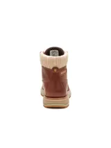 Bota de cuero color marrón con cuello tejido en tono beige, cordones al tono y suela de goma dentada en color arena. Presenta detalles metálicos en los ojales y logo de la marca grabado en el lateral y la lengüeta.