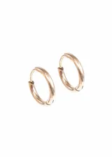 Par de aros tipo argolla de acero quirúrgico hipoalergénico color dorado.