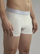 Pack de dos boxers negros de corte trunk con cintura elástica con la marca Benson & Thomas en blanco.