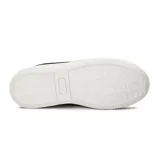 Championes urbanos Diadora modelo Set, color blanco con logo lateral en negro. Presentan suela de plataforma gruesa con textura acanalada en el borde.