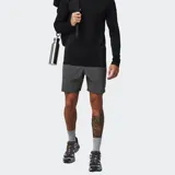 Short de entrenamiento Fabletics modelo The Fundamental II, color gris con calza interna negra ajustada. Cuenta con cintura elástica ancha y pequeño logo reflectante en el lateral.