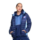 Campera puffer azul con detalles celestes, cierre frontal y escudo del Club Nacional de Football en el pecho.
