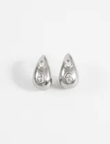 Aros de acero quirúrgico en forma de gota, con diseño liso y dos incrustaciones de strass en el frente.