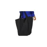 Bolso tipo tote negro Eme Studios, modelo Container Shadow Bag, con diseño estructurado, doble asa superior y estampado frontal con el logo de la marca en tono oscuro.