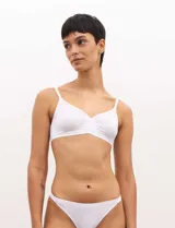 Soutien de copa soft sin aro, confeccionado en tejido ECO Lycra CO2 sustentable, con breteles finos ajustables y diseño de soporte amplio y adaptable.
