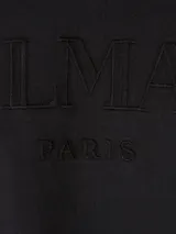 Remera de corte holgado en color gris oscuro con efecto vintage. Presenta el logo de Balmain Paris bordado en el pecho en el mismo tono.