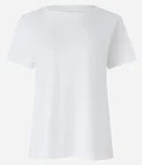 Remera básica de cuello redondo y manga corta, confeccionada en algodón peruano de alta calidad. Presenta un diseño liso y versátil, ideal para uso diario.