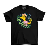 Remera negra de algodón con estampa frontal colorida que presenta al personaje Otto de Los Simpson con auriculares, gorra y un cigarrillo, junto al texto 420 formado por humo verde.
