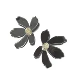 Par de aros con forma de flor color verde agua, con centro plateado.