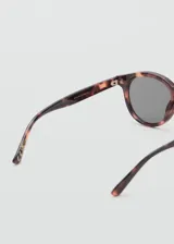 Gafas de sol con diseño redondo y montura de pasta con estampado carey. Cuentan con protección UV categoría 3.
