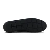 Mocasines de cuero negro con detalle de hebilla metálica dorada en el empeine, diseño clásico y suela plana.