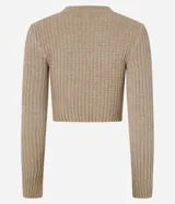 Blusa cropped color marrón, confeccionada en tejido de punto chenille texturizado, de corte ajustado, cuello redondo y mangas largas.