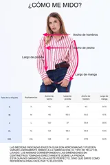 Camisa de manga larga con diseño de rayas verticales en color blanco y negro, cuenta con cuello clásico, cierre frontal de botones y un bolsillo en el pecho.