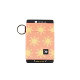 Billetera elástica de la marca Thread, color rosa con estampado de soles amarillos. Cuenta con un anillo metálico lateral para enganchar llaves.