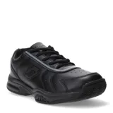 Championes deportivos Lotto de mujer, confeccionados en cuero sintético negro con detalles perforados y logo de la marca grabado en el lateral. Cuentan con cierre de cordones y suela de goma resistente.