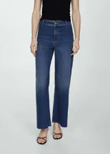 Jeans culotte de tiro alto en color azul, confeccionado en tejido vaquero elástico con bajo deshilachado y cierre de cremallera y botón.