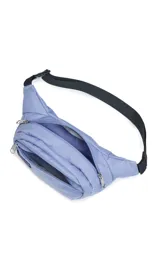 Riñonera negra de la marca JanSport, modelo Fifth Avenue, con parche frontal de la marca y cierres metálicos.