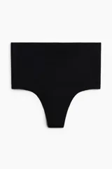 Pack de dos bombachas tipo colaless de tiro alto con efecto moldeador de vientre plano. Confeccionadas con un diseño de costuras mínimas para mayor comodidad y refuerzo interior.