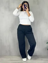 Pantalón de jogging gris melange, de corte amplio y cintura elástica.