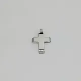 Dije de cruz bombé fabricado en plata 925, con acabado pulido y diseño clásico.