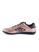 Championes Umbro modelo Touch TF para hombre, color negro, con capellada de PU texturizada y logo Umbro brillante en el lateral. Suela de caucho con tapones bajos para césped artificial o fútbol 5.