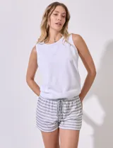 Set de dos shorts de pijama en tejido soft. Cintura elastizada y cordón de ajuste.