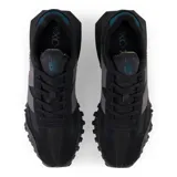 Championes New Balance unisex modelo XC 72, color negro con detalles en gris.