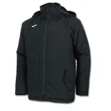 Campera Joma de hombre modelo Anorak Everest, color negro con logo blanco en el pecho y detalles en blanco en la manga.