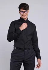 Camisa de vestir negra Arrow de manga larga, con cuello italiano y cierre frontal con botones. Ideal para atuendos formales o de oficina.